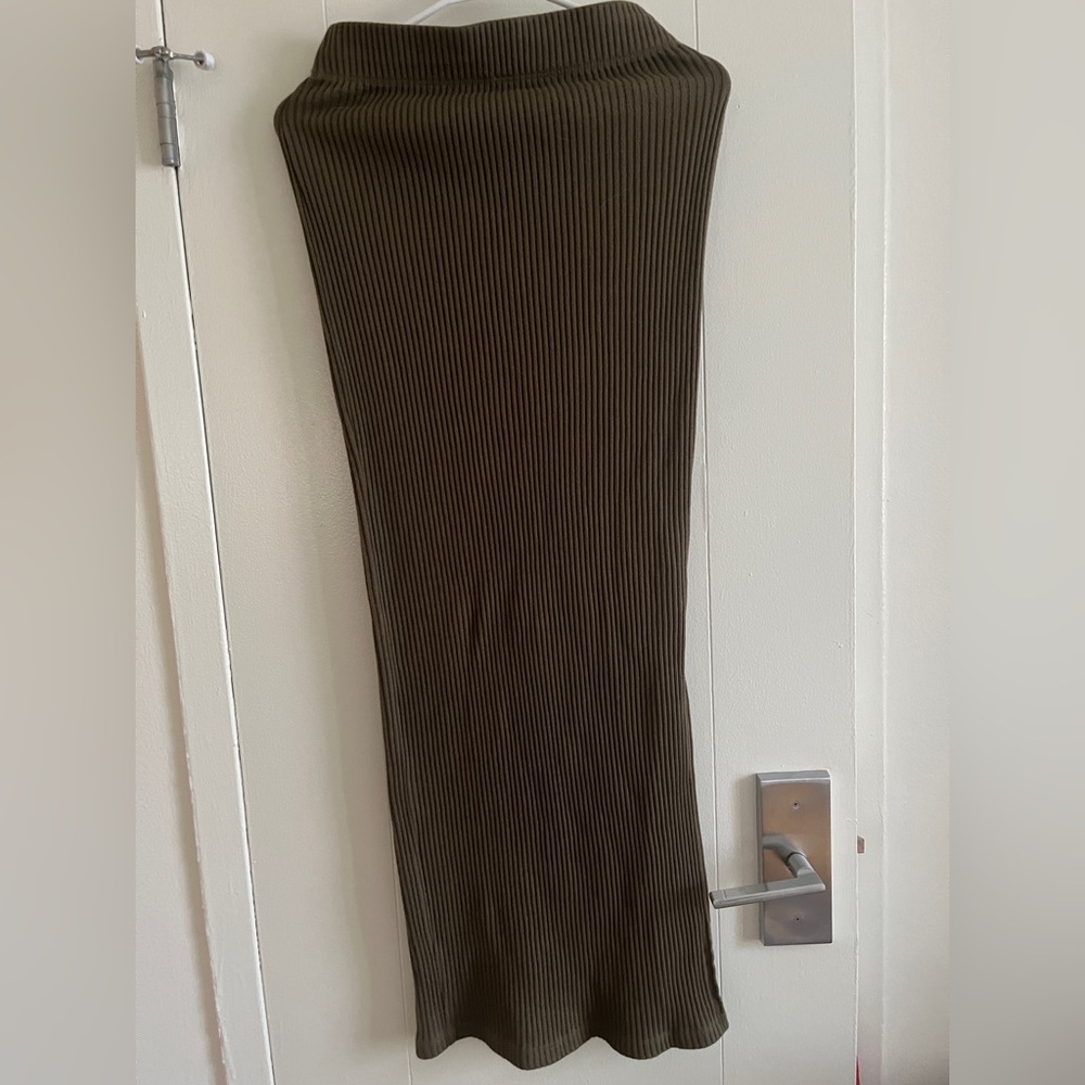 Ribbed Maxi Skirt